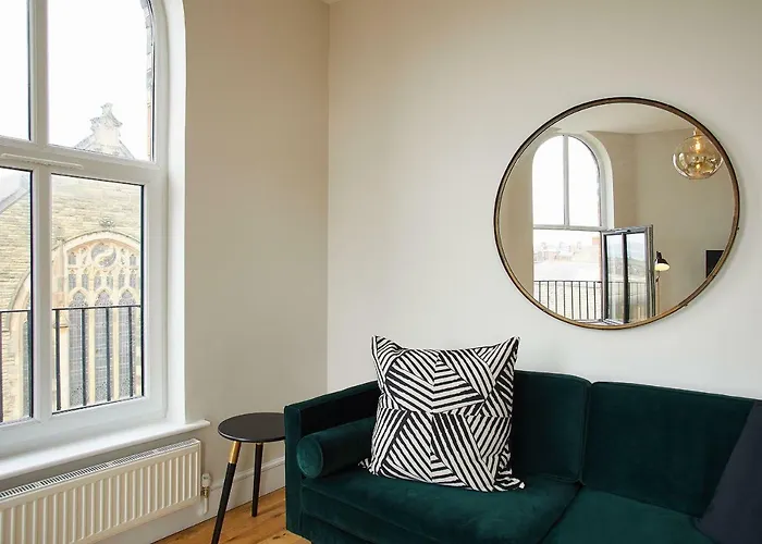 Host & Stay - Artsbank Apartment